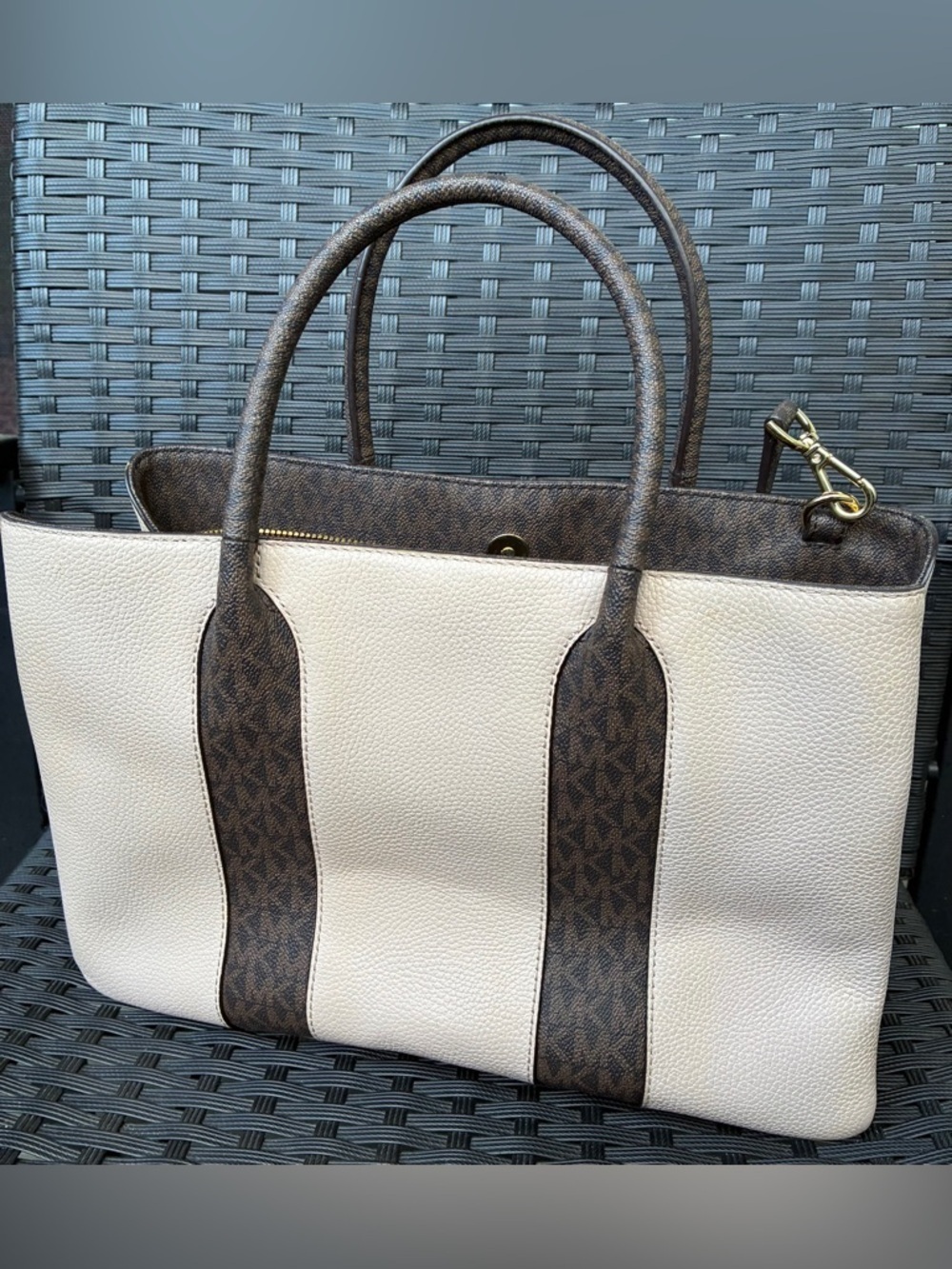 MICHAEL KORS BAG,Authentic Michael Kors Crossbody Bag. - Picture 10 of 16